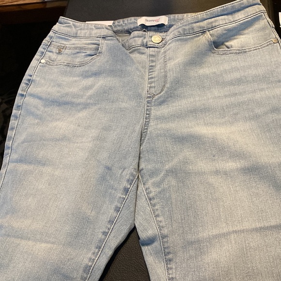 NWT Skinnygirl Pull On Skinny Crop Jean. Mid Rise Skinny Crop Ingenious Stretch - Picture 4 of 12